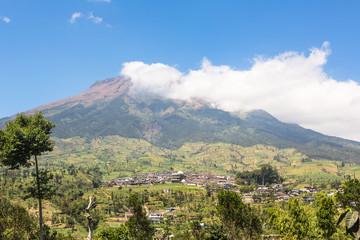 Fototapeta na wymiar Simbung volcano in Java in Indonesia