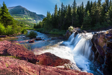 Fototapeta premium Early Morning at Red Rocks Falls