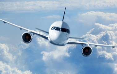 Obrazy na Szkle  Samolot pasażerski latający w chmurach
