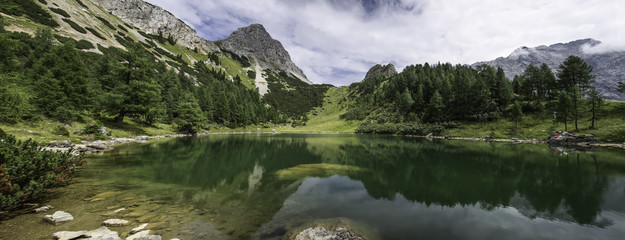 Panoramica di 5 scatti verticali.Lago di Bordaglia,Alpi carniche