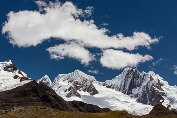 Photo sur Plexiglas Alpamayo Beautiful mountain scenery in the Andes, Peru, Cordiliera Blanca