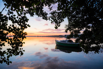 Obraz premium Świt na Jeziorze Niegocin