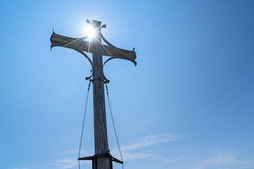 Kreuz mit Sonne