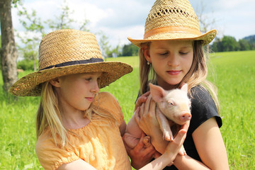 farmer girls with a cute piglet © tanazura