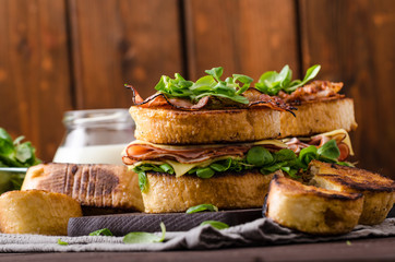 French toast with homemade ham, gouda cheese