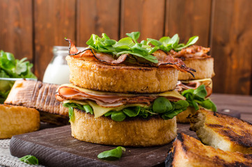 French toast with homemade ham, gouda cheese