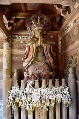 善法寺・曹洞宗三大祈願所・山形県鶴岡市／山形県鶴岡市にある善法寺を撮影した写真です。善宝寺は平安時代、妙達上人が開いた龍華寺に始まる曹洞宗寺院であり、小田原の最乗寺、豊川の妙厳寺とともに曹洞宗三大祈願所のひとつです。海の守護神である、龍神さまを祀っている寺院として、北海道、東北、北陸をはじめ全国の漁業関係者より絶大な信頼があります。かつて、池の人面魚が有名になったことがあります。