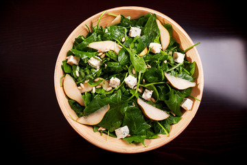 Fresh spinach salad with blue cheese, pears and honey