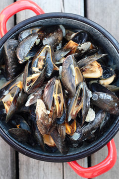 Steamed fresh mussels with wine in a pot.