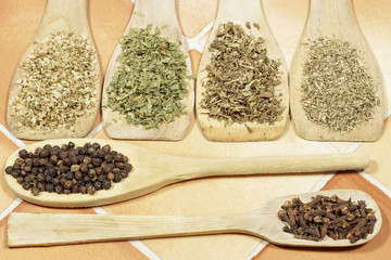 Black pepper, cloves and several kinds of aromatic dried herbs: Cumine, parsley, oregano and thyme