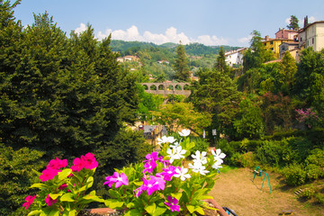 Vista panoramica dell'antico borgo di Barga in Toscana