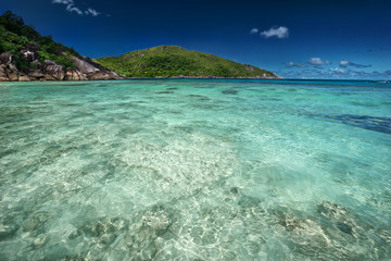Fototapeta premium Beautiful sunny tropical island in the middle of the sea