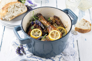 Lavendel Hähnchen im Topf