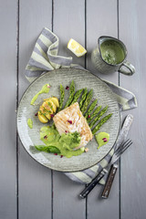 Seelachsfilet mit grünen Spargel