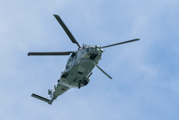 Hélicoptère de sauvetage en mer