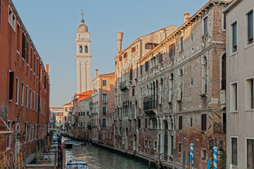 ein kanal in venedig
