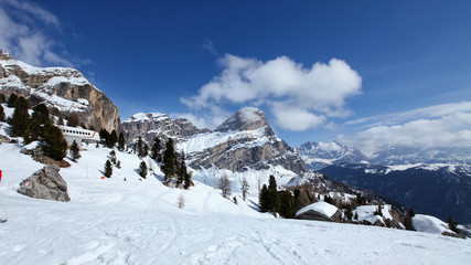 Fototapeta na wymiar Skiing in the dolomites, Val di Fiemme, Italy