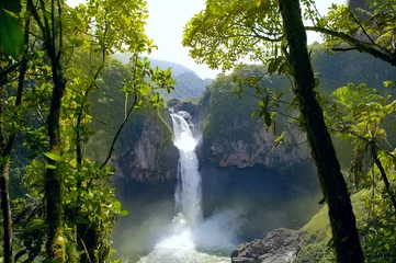 Fototapete Südamerika San Rafael-Wasserfälle. Der größte Wasserfall in Ecuador