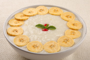 Rice pudding with bananas.
