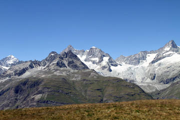 Fototapeta na wymiar Berge Schweizer Alpen