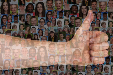 Fototapeta premium Erfolg Daumen hoch Erfolg erfolgreich Zeichen mit Leute Menschen