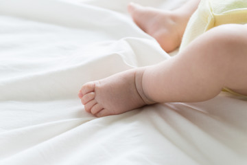Fototapeta na wymiar 赤ちゃんの足