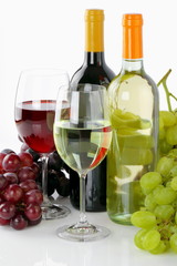 Bottiglie di vino con uva