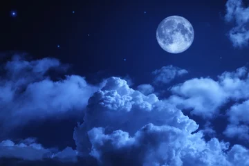 Zelfklevend Fotobehang Nacht Tragische nachtelijke hemel met een volle maan