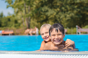 Kinder im Schwimmbad - 89107066