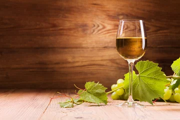 Photo sur Plexiglas Vin Verre de vin blanc.