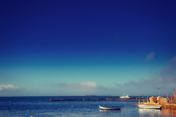 Naklejka premium boat in the sea.
