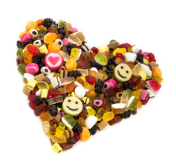 Fototapeta na wymiar Herz aus Süßigkeiten mit Smileys