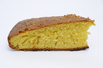 Trancio di ciambellone isolato