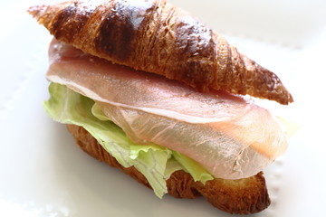 クロワッサンサンド