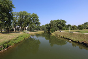 Fototapeta premium Narrow city river