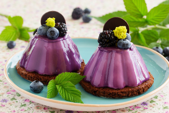Delicious cake with blackberry-blueberry mousse.