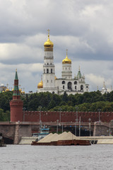 Fototapeta premium Moskou, as seen from the river Moskva