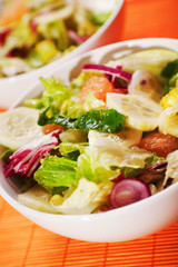Salad with lettuce, cucumbers and grapefruit