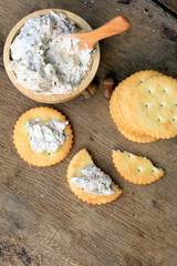 tasty tuna crackers