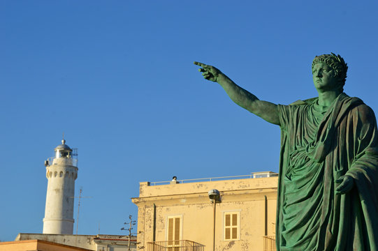 The statue of Emperor Nerone and the lighthouse at Anzio