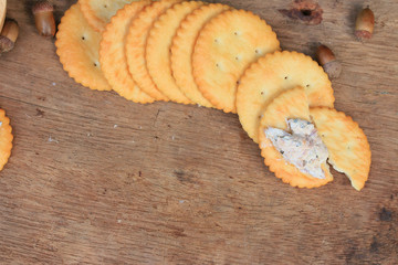 tasty tuna crackers