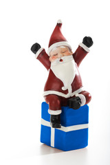 Weihnachtsmann Figur auf Päckchen, Freisteller