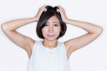 ショック!! 若い女性
