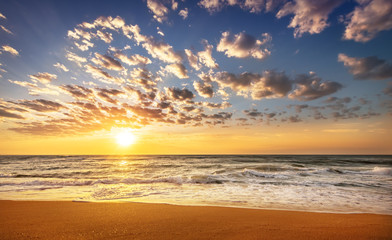 Fototapeta na wymiar Tropical sunset on the beach.