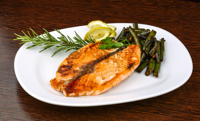 Grilled salmon with green beans