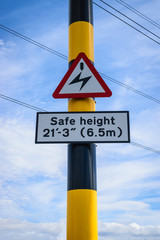 Signs warning Maximum height limit (6.5 m)