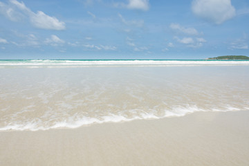 Fototapeta na wymiar Beautiful beach sea