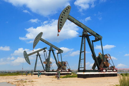 Green Oil pump of crude oilwell rig