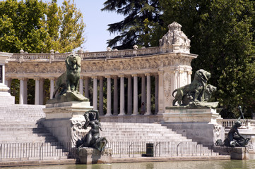 Fototapeta premium Retiro Park Madrid Parque del Retiro Denkmal Alfonso XII. 