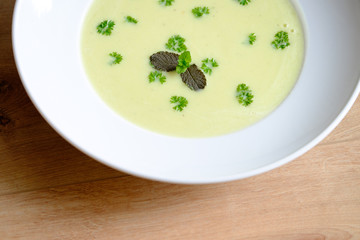 zucchinicremsuppe